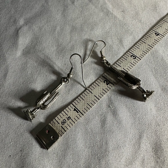 Small silvertone saguaro cactus earrings - Picture 4 of 5